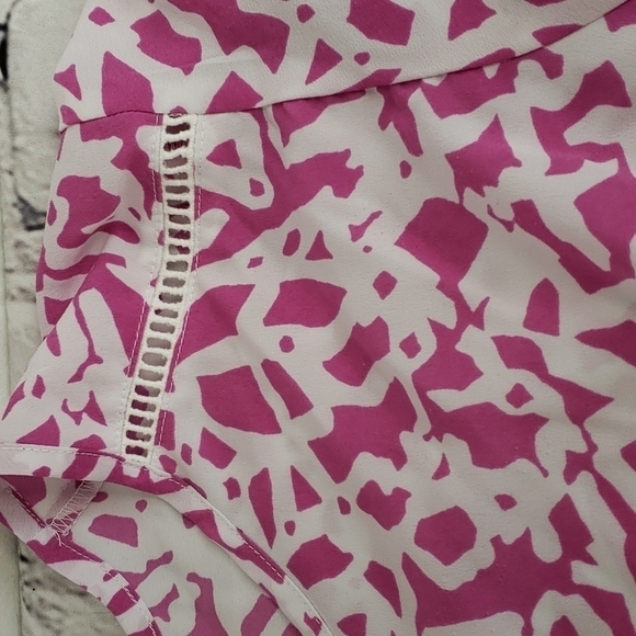 LANE Bryant Pink & White Flutter Short Sleeve Polyester Top Scoop Neck 26 EUC - Picture 3 of 11